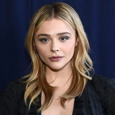 Chloë Grace Moretz - Book Recommendations (BookSelects)