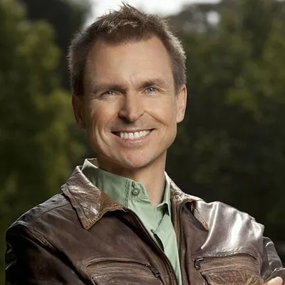 Phil Keoghan - Book Recommendations (BookSelects)