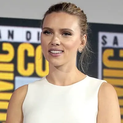 Scarlett Johansson - Book Recommendations (BookSelects)