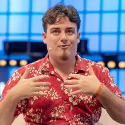 Palmer Luckey - Book Recommendations (BookSelects)